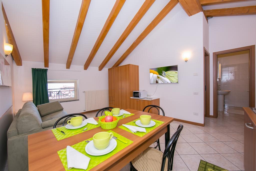 Residence Riva Del Lario Граведона Экстерьер фото